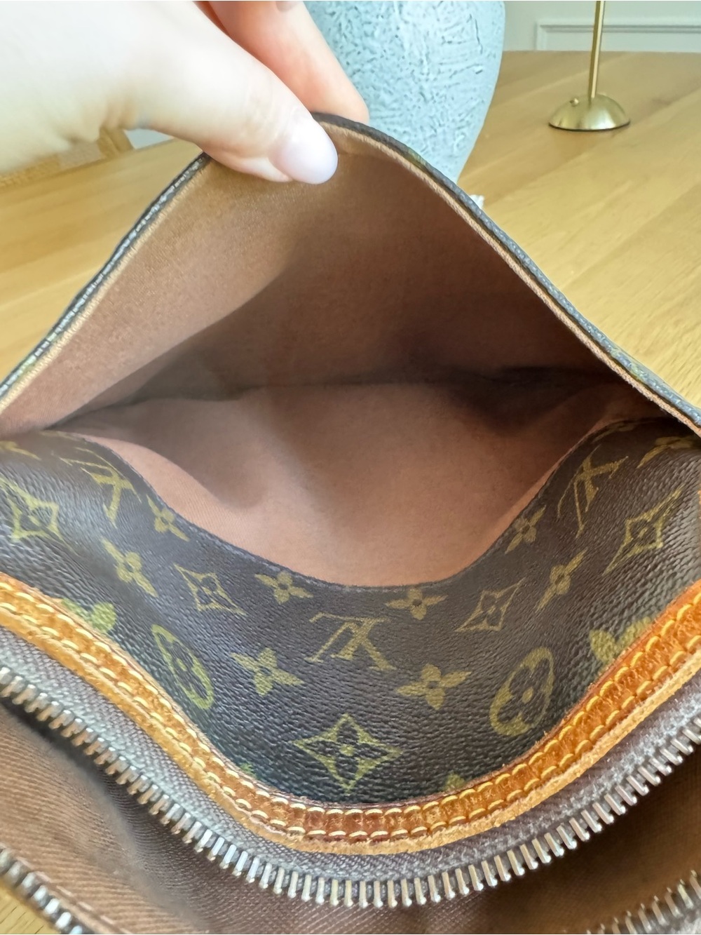 ✅AUTHENTIC✅LOUIS VUITTON ODEON MM BAG - Picture 10 of 11